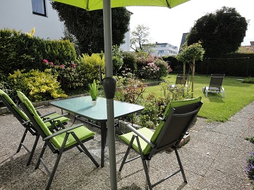 Terrasse mit Garten